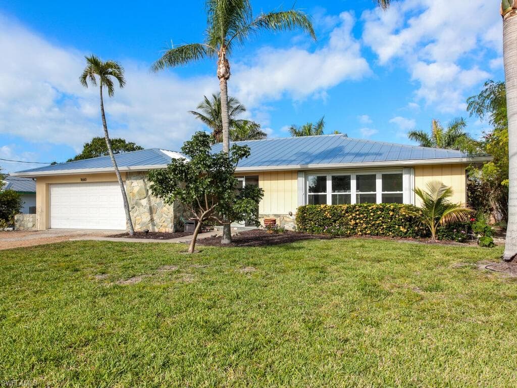 1660 Sandpiper St, Naples, FL 34102-25