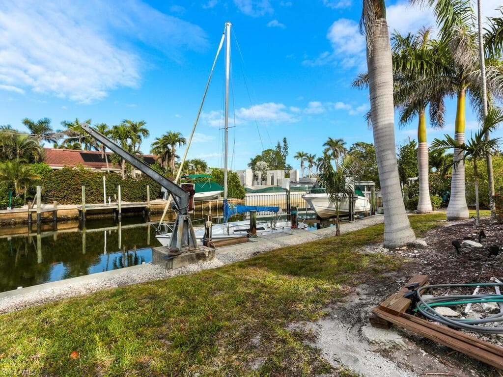 1660 Sandpiper St, Naples, FL 34102-7