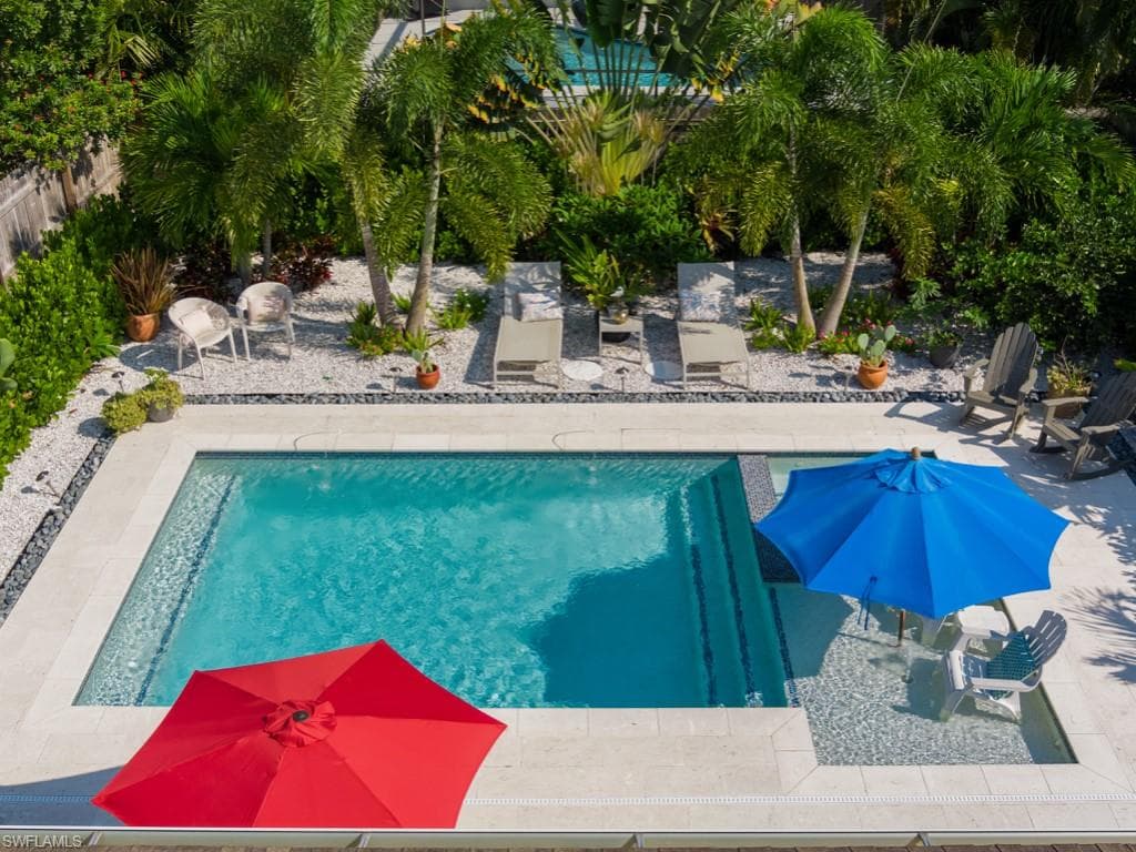 547 105th Ave N, Naples, FL 34108-4