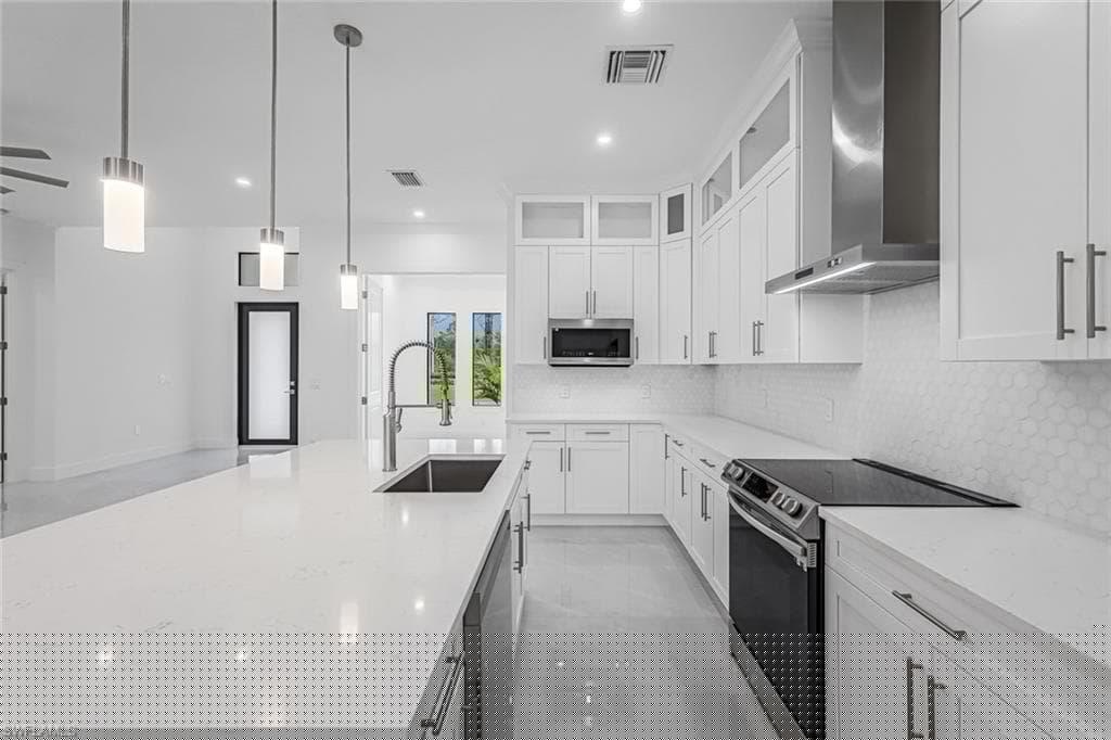 2840 Golden Gate Blvd W, Naples, FL 34120-15