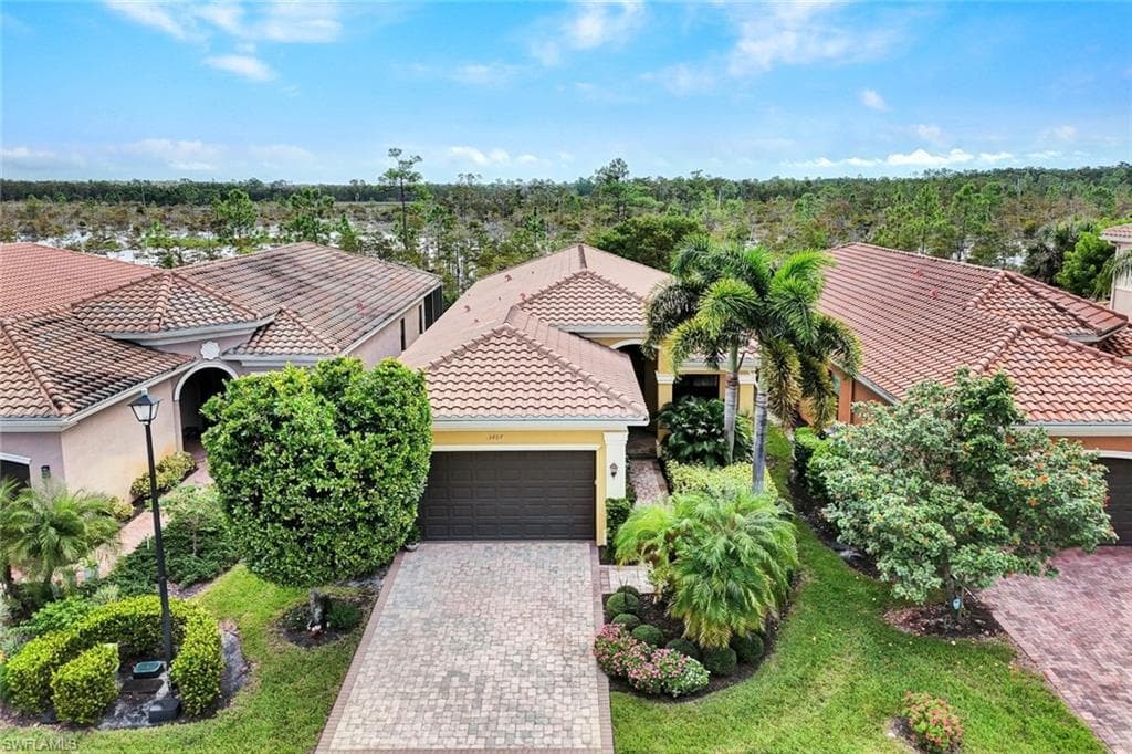 3407 Baltic Dr, Naples, FL 34119-27