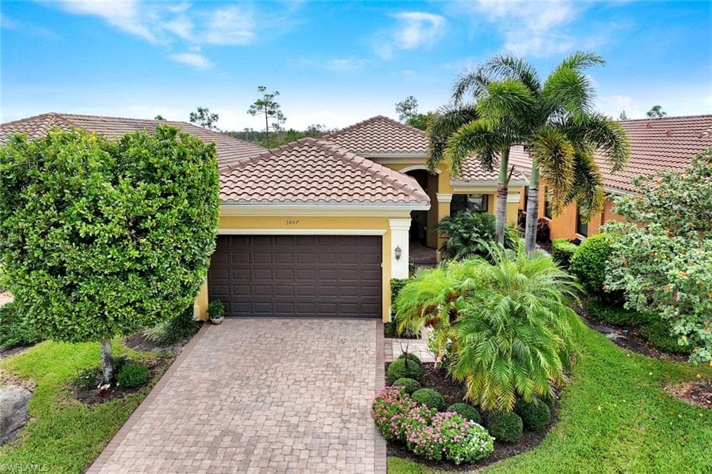 3407 Baltic Dr, Naples, FL 34119-2