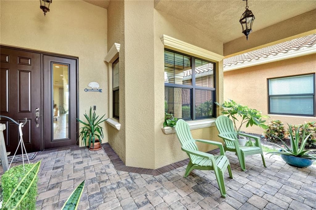 3407 Baltic Dr, Naples, FL 34119-30