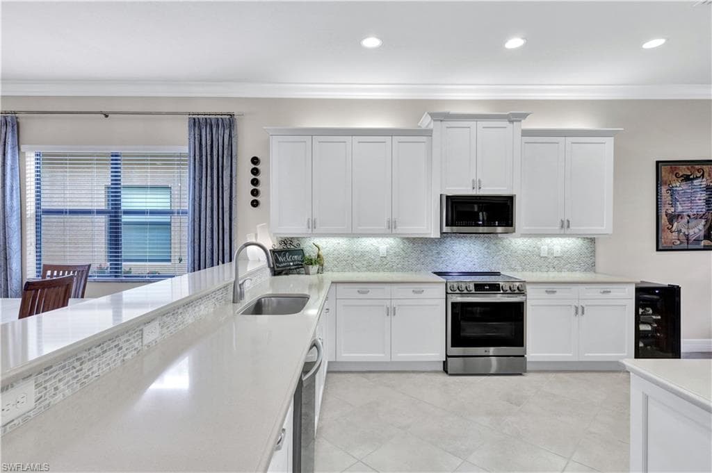 3407 Baltic Dr, Naples, FL 34119-3
