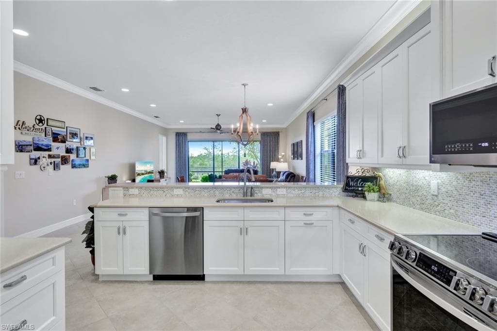3407 Baltic Dr, Naples, FL 34119-4