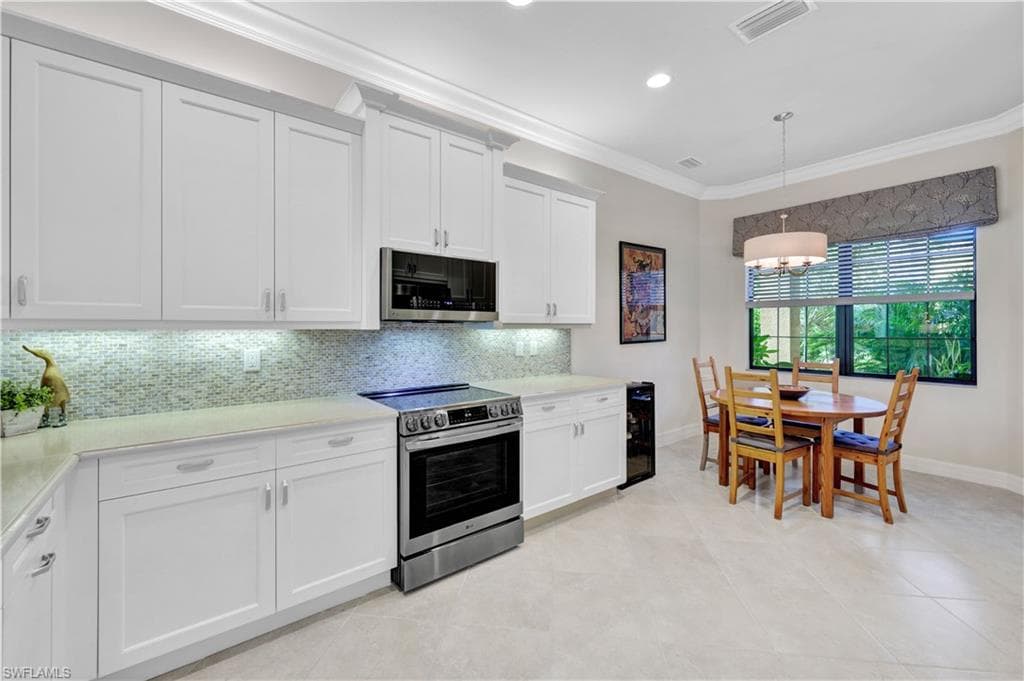 3407 Baltic Dr, Naples, FL 34119-8