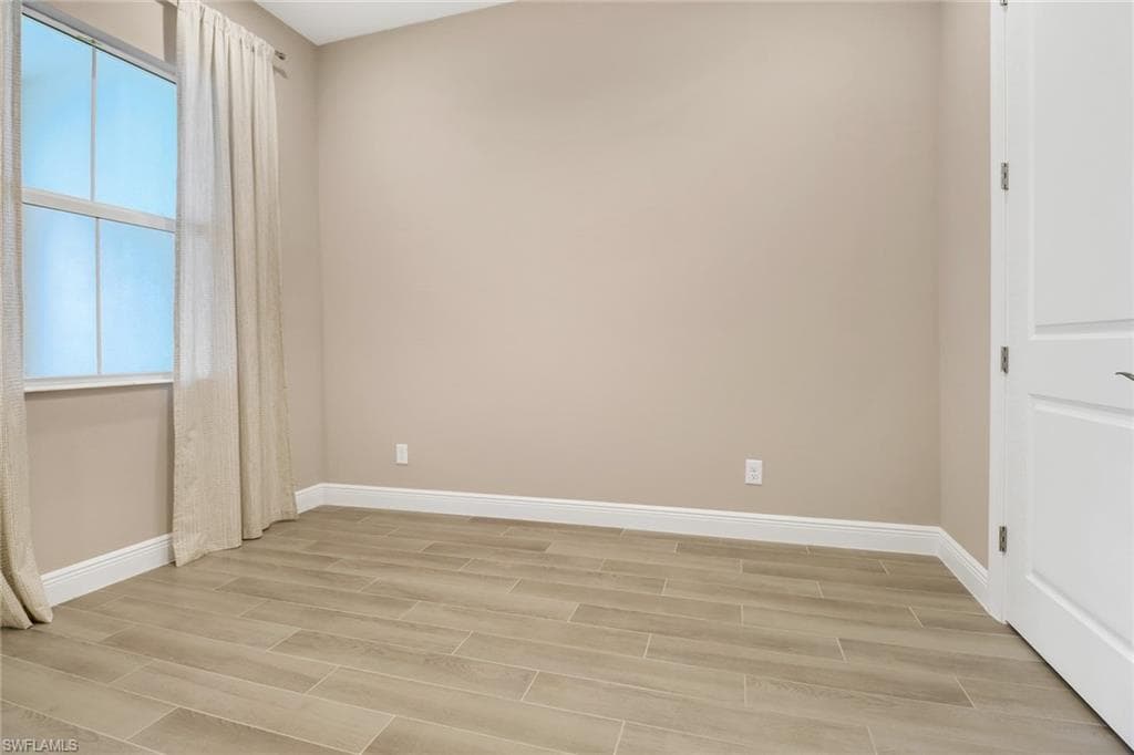 9216 Cayman Dr, Naples, FL 34114-17