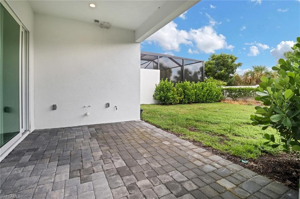 9216 Cayman Dr, Naples, FL 34114-20