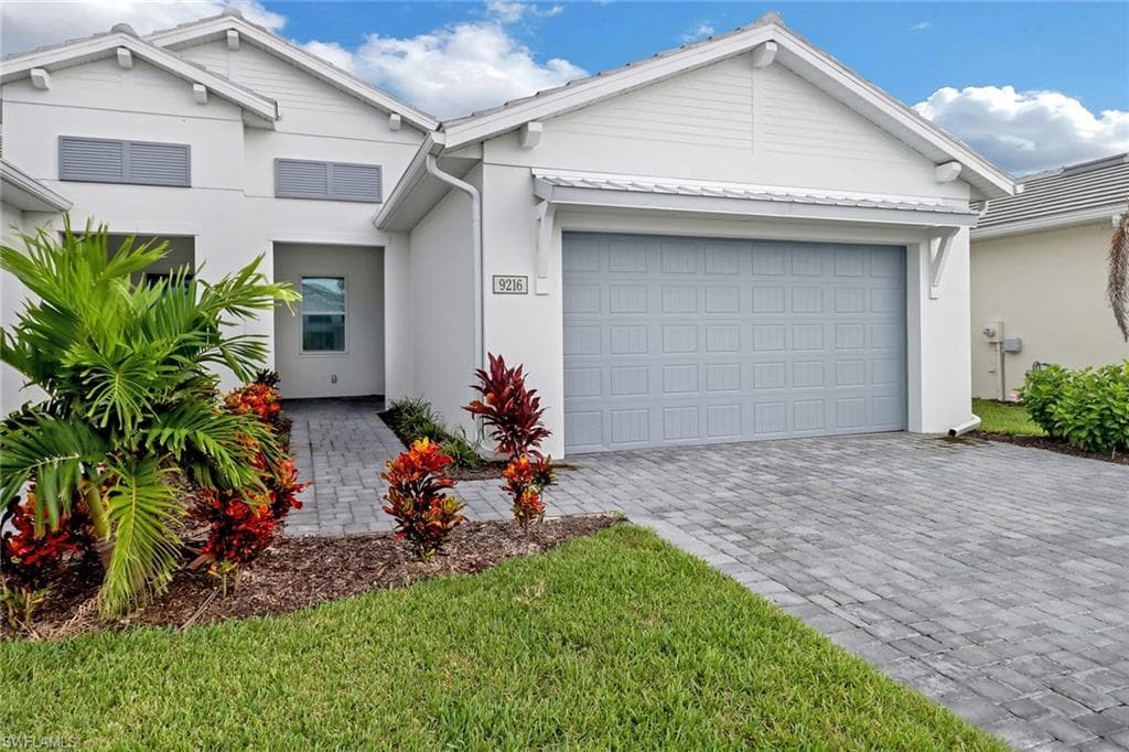 9216 Cayman Dr, Naples, FL 34114-1