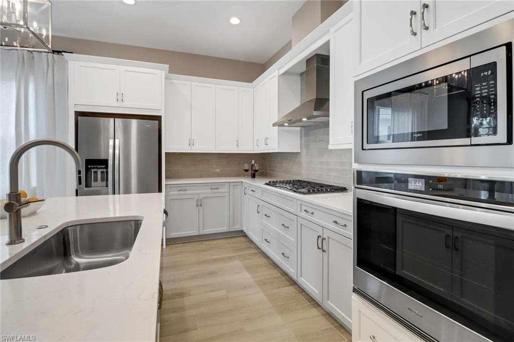 9216 Cayman Dr, Naples, FL 34114-5