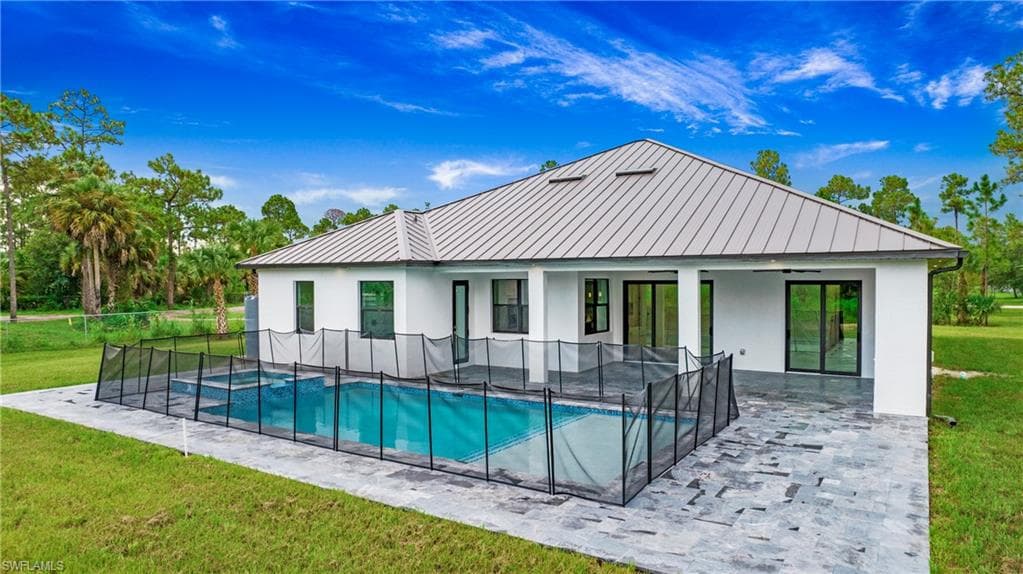 3660 4th Ave NE, Naples, FL 34120-37