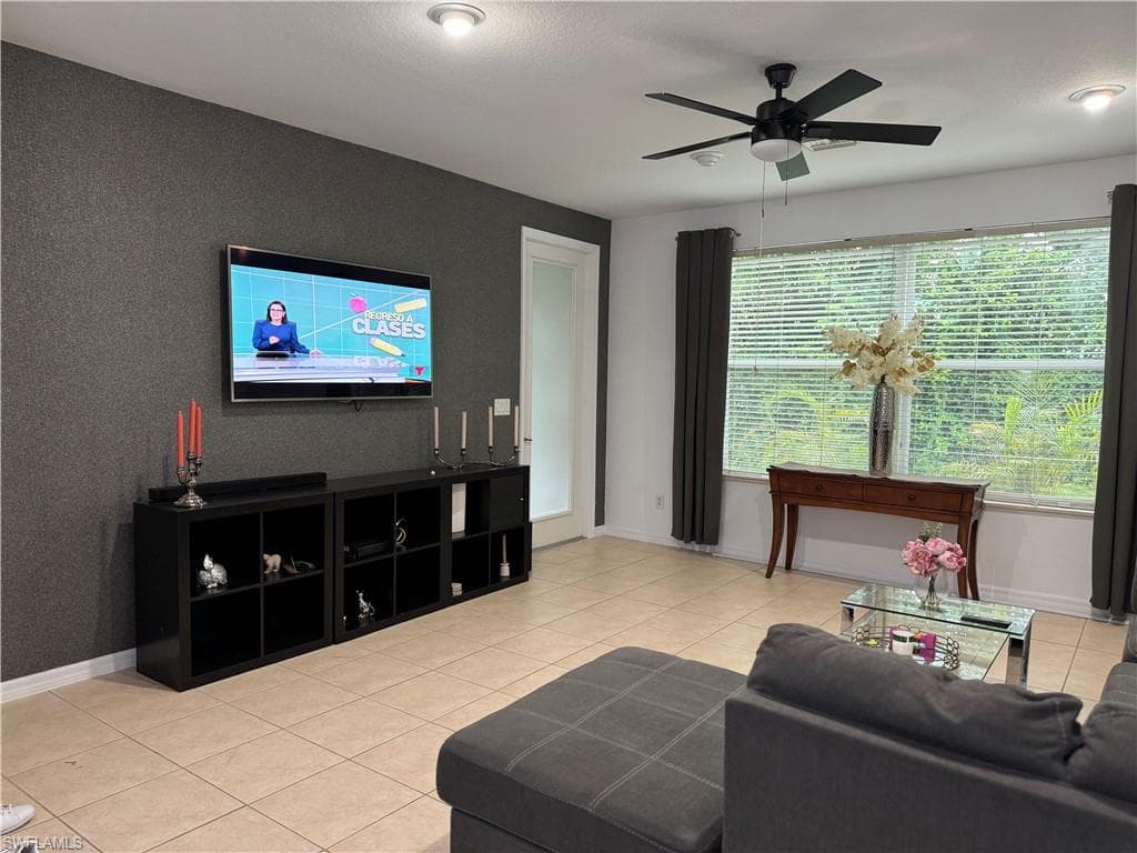 9579 Roundstone Cir, Fort Myers, FL 33967-4