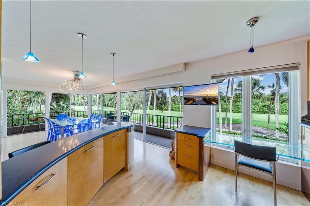 107 Clubhouse Dr 258, Naples, FL 34105-2