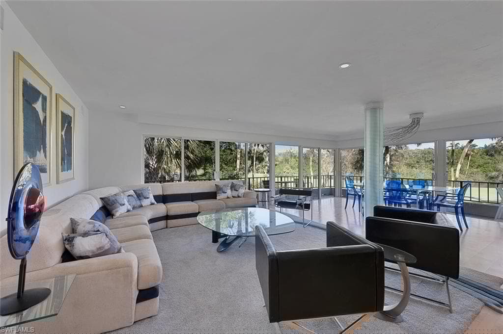 107 Clubhouse Dr 258, Naples, FL 34105-4