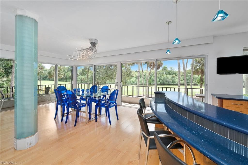 107 Clubhouse Dr 258, Naples, FL 34105-6