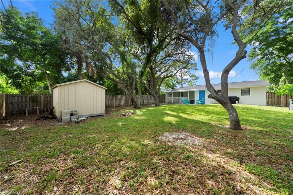 83 7th St 83/85, Bonita Springs, FL 34134-9