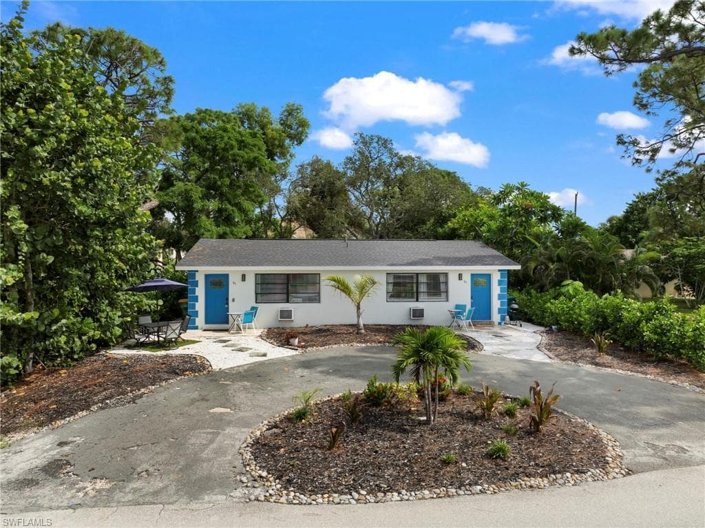 83 7th St 83/85, Bonita Springs, FL 34134-3