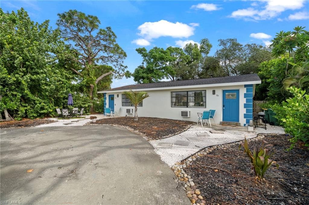 83 7th St 83/85, Bonita Springs, FL 34134-5