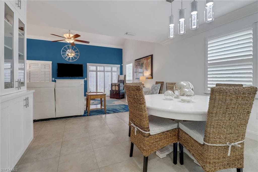 850 Meadowland Dr J, Naples, FL 34108-9