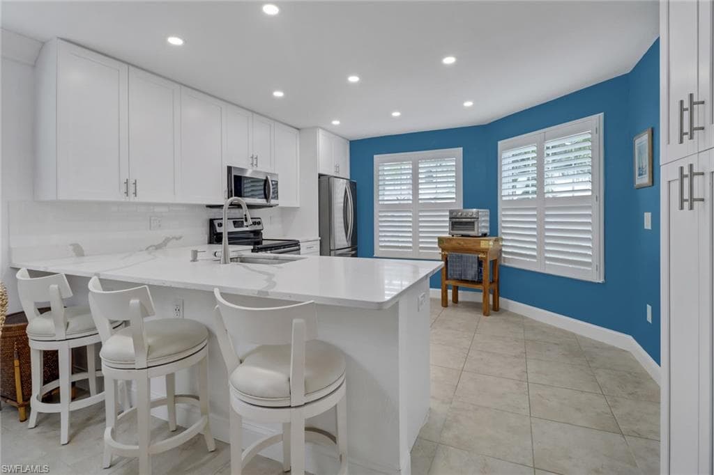 850 Meadowland Dr J, Naples, FL 34108-4