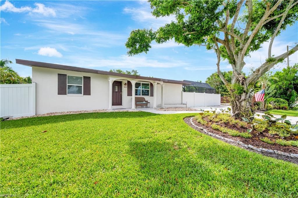 802 8th Ct W, Naples, FL 34108-10