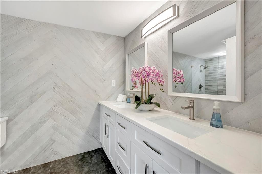 802 8th Ct W, Naples, FL 34108-17