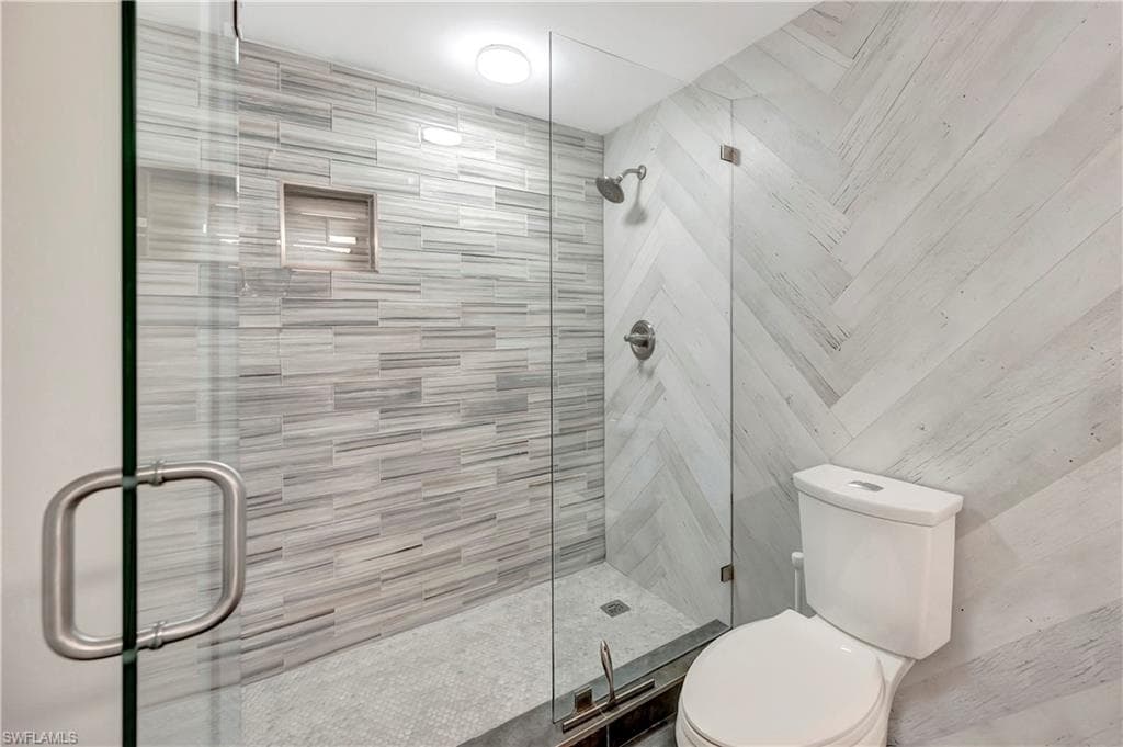 802 8th Ct W, Naples, FL 34108-18