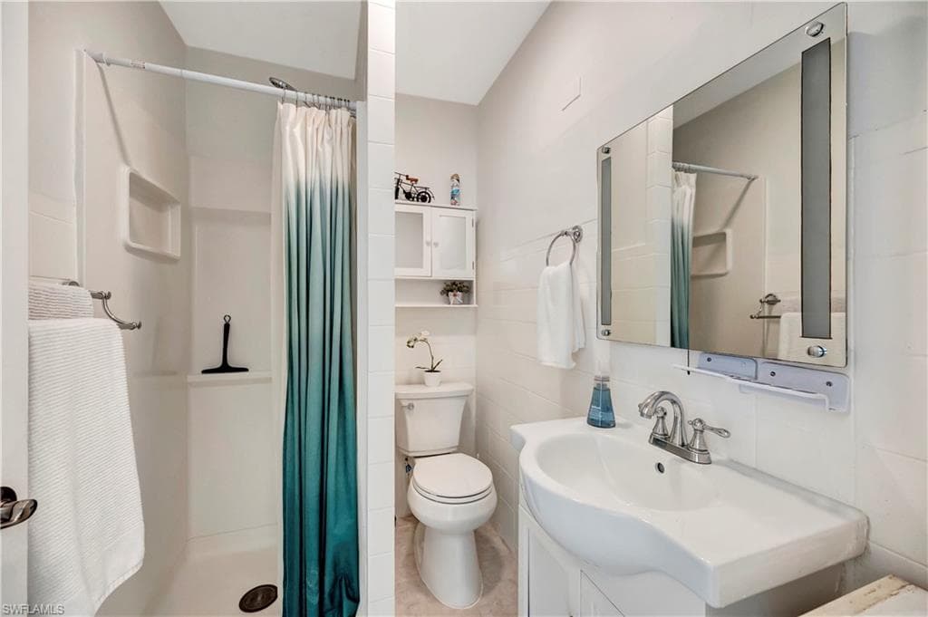 802 8th Ct W, Naples, FL 34108-21