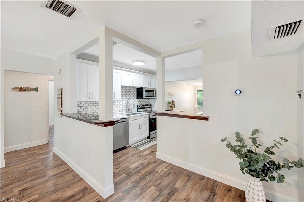 802 8th Ct W, Naples, FL 34108-31