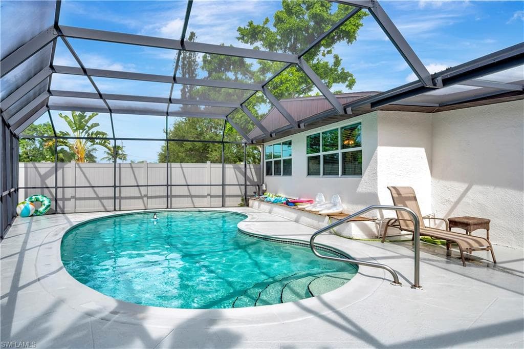 802 8th Ct W, Naples, FL 34108-38
