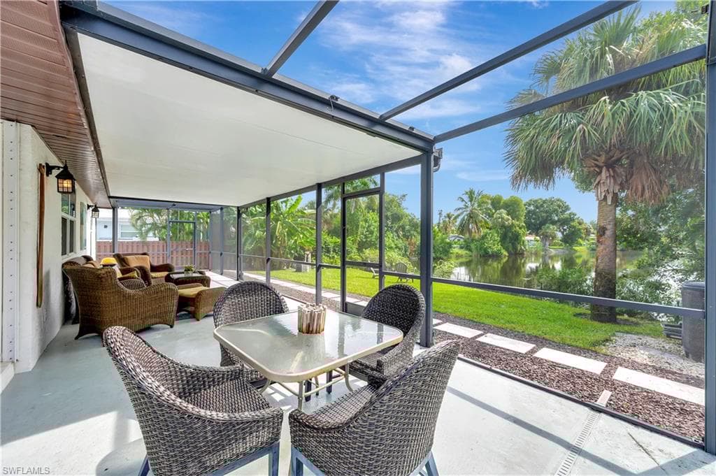 802 8th Ct W, Naples, FL 34108-40