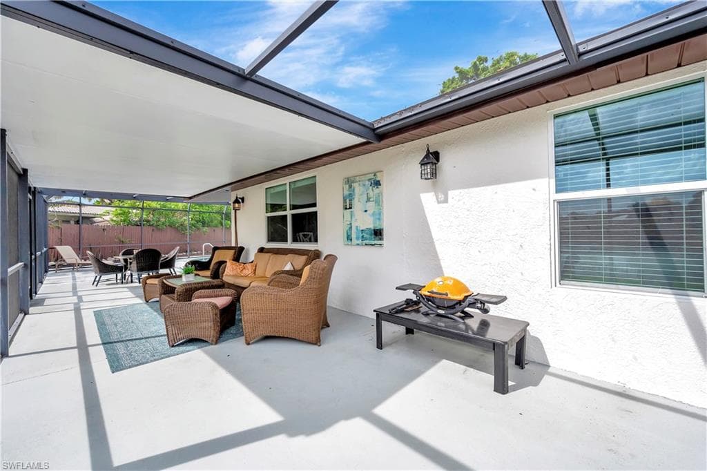 802 8th Ct W, Naples, FL 34108-41