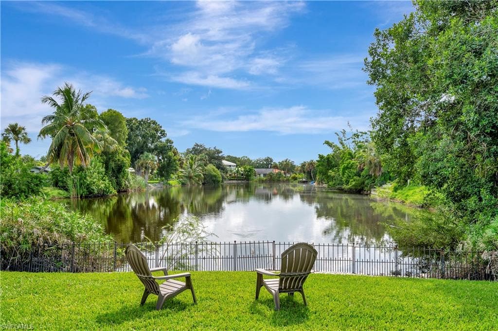 802 8th Ct W, Naples, FL 34108-4