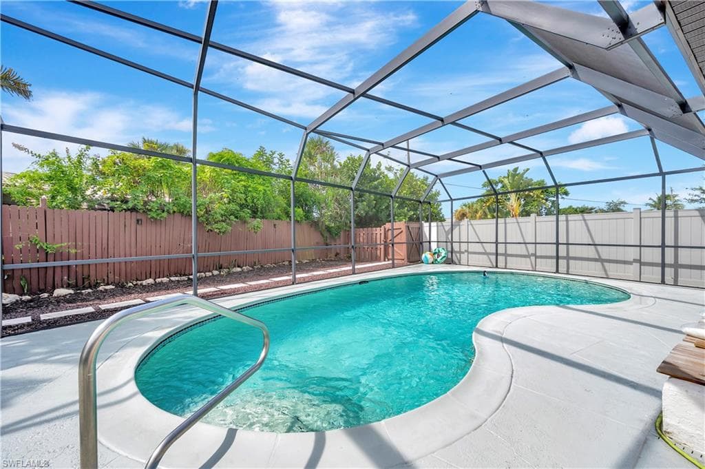 802 8th Ct W, Naples, FL 34108-6