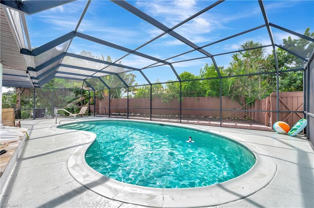 802 8th Ct W, Naples, FL 34108-7