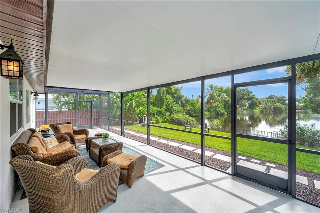 802 8th Ct W, Naples, FL 34108-8