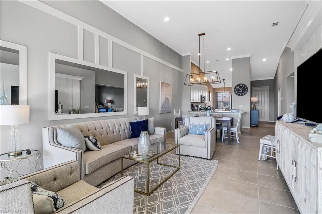 9440 Benvenuto Ct 3-201, Naples, FL 34119-1