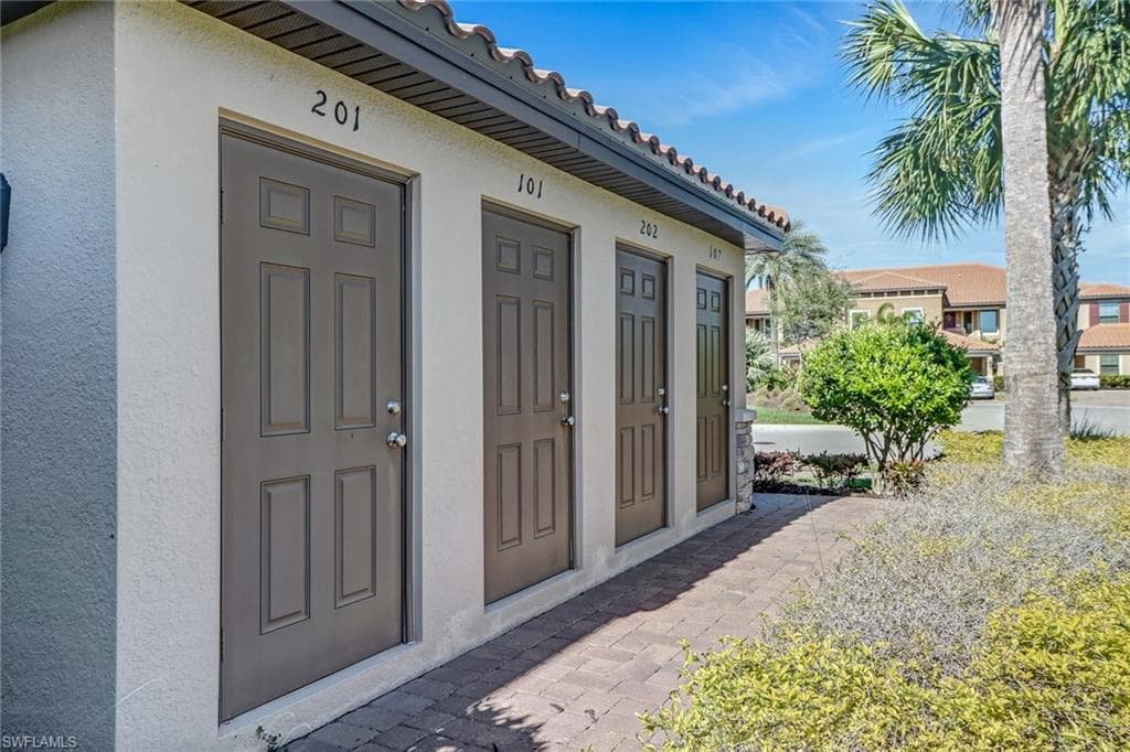 9440 Benvenuto Ct 3-201, Naples, FL 34119-22