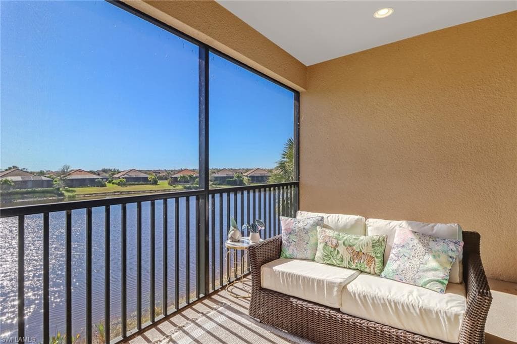 9440 Benvenuto Ct 3-201, Naples, FL 34119-24
