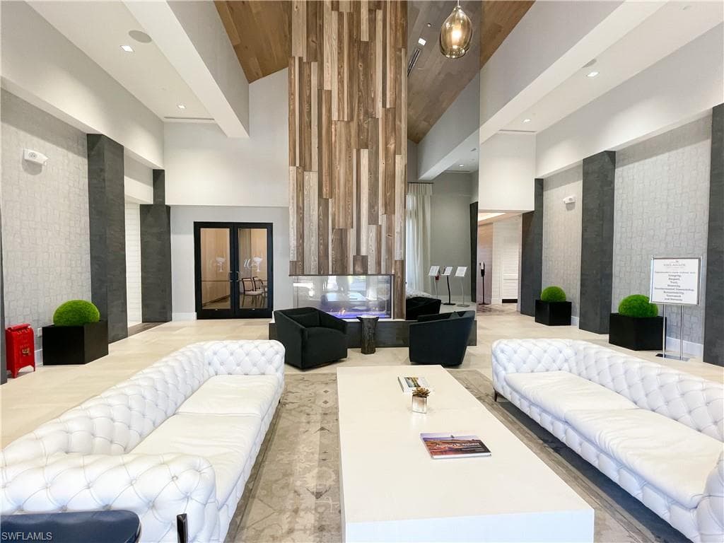 9440 Benvenuto Ct 3-201, Naples, FL 34119-28