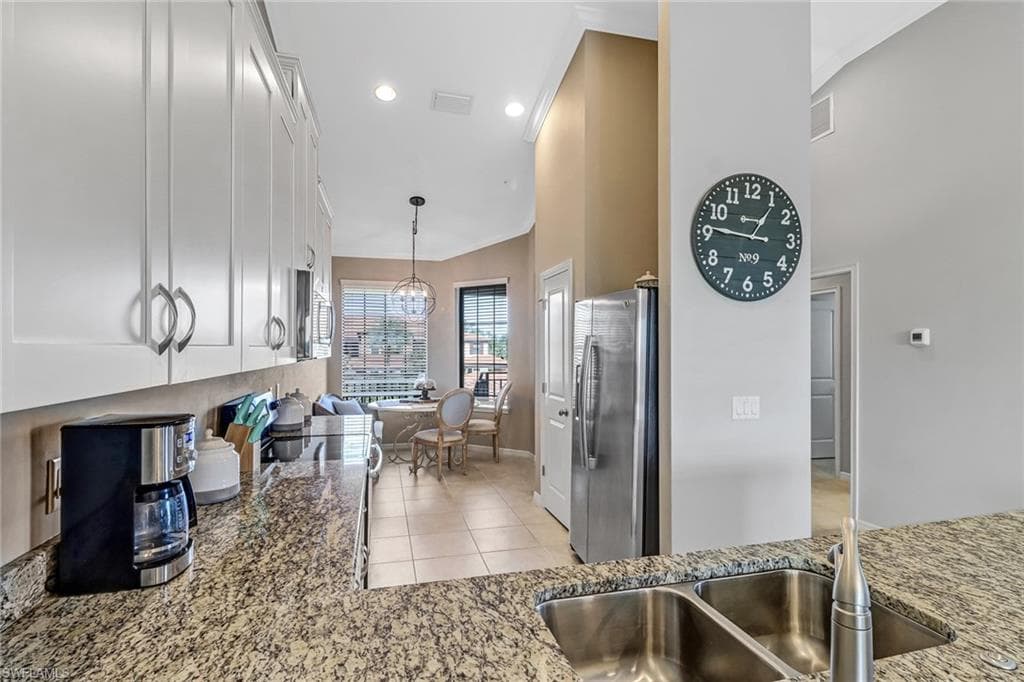 9440 Benvenuto Ct 3-201, Naples, FL 34119-6