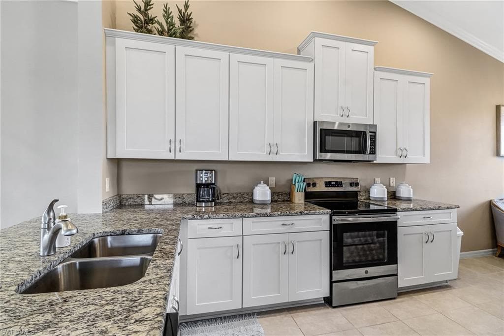 9440 Benvenuto Ct 3-201, Naples, FL 34119-7