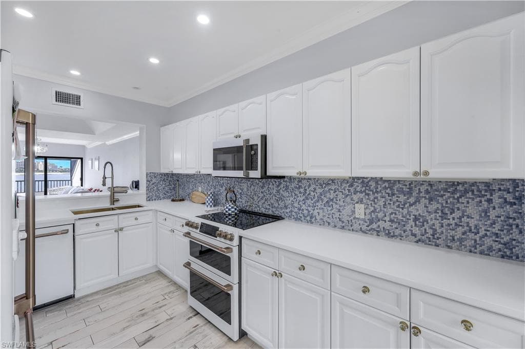 410 La Peninsula Blvd 410, Naples, FL 34113-16