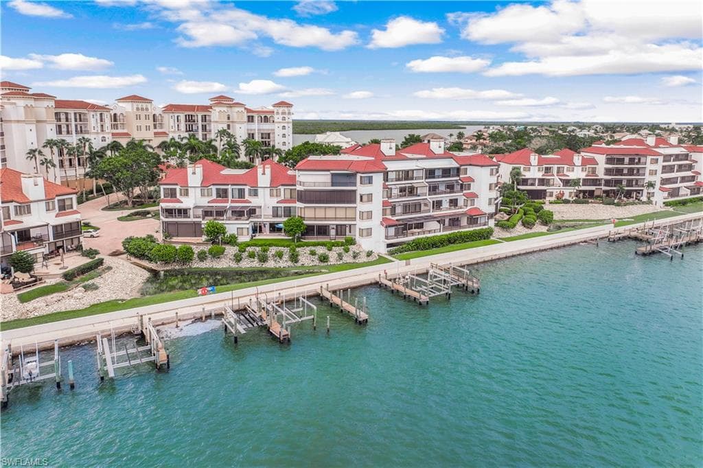 410 La Peninsula Blvd 410, Naples, FL 34113-2