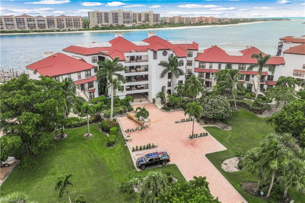 410 La Peninsula Blvd 410, Naples, FL 34113-5