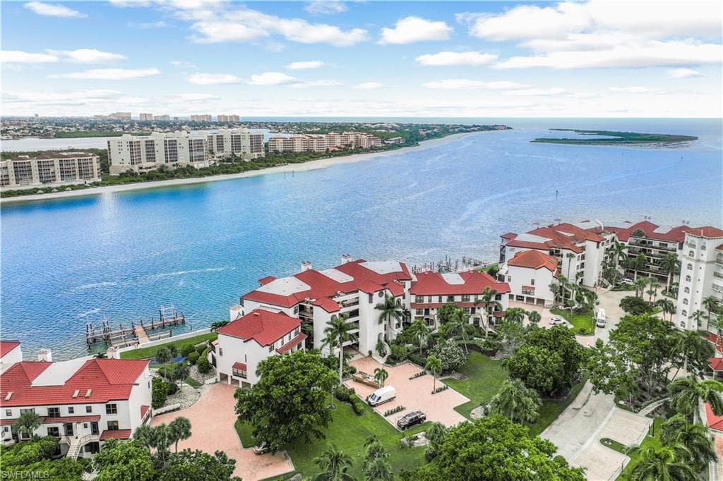410 La Peninsula Blvd 410, Naples, FL 34113-6