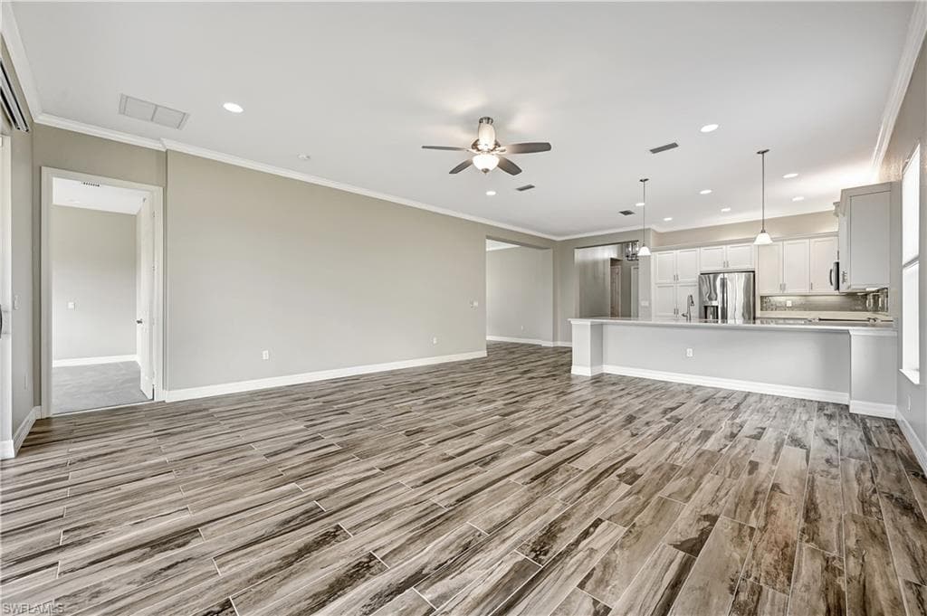 2820 Cinnamon Bay Cir, Naples, FL 34119-9