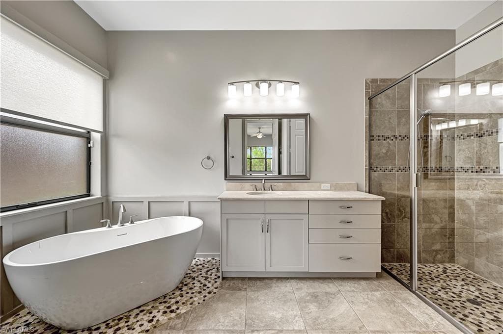 2820 Cinnamon Bay Cir, Naples, FL 34119-30
