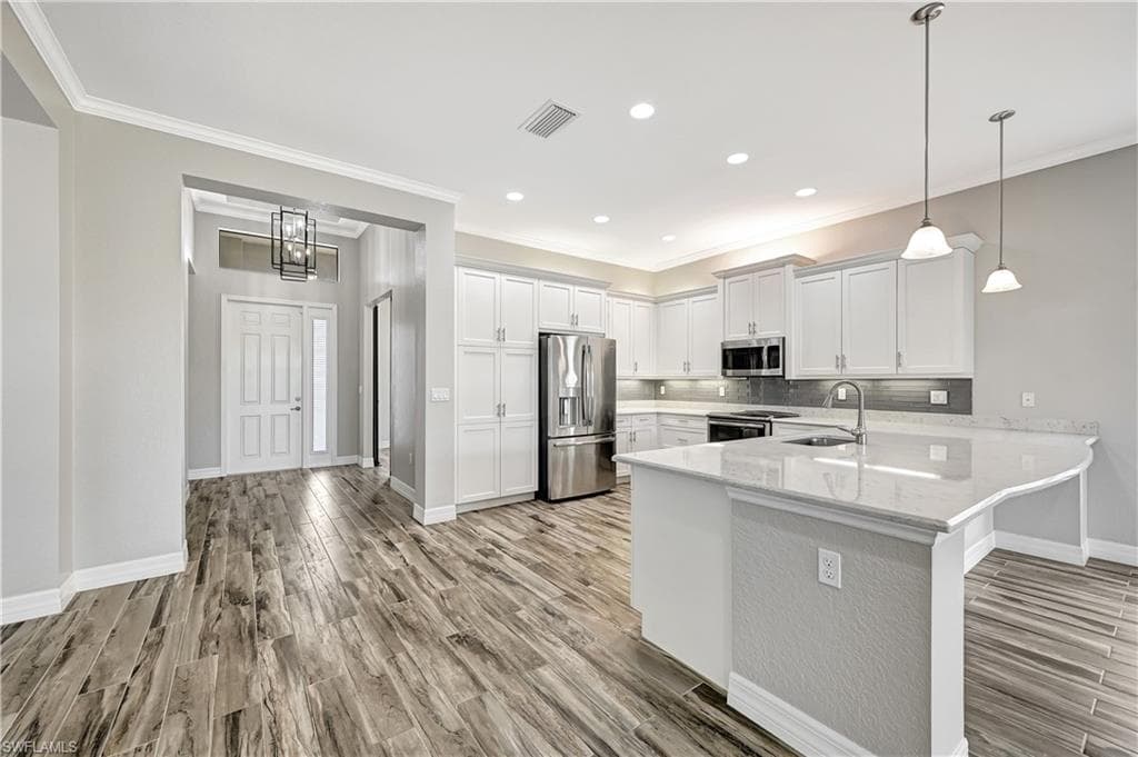 2820 Cinnamon Bay Cir, Naples, FL 34119-3