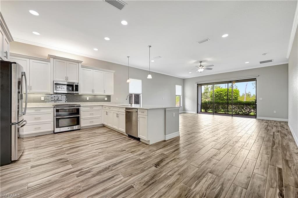 2820 Cinnamon Bay Cir, Naples, FL 34119-5